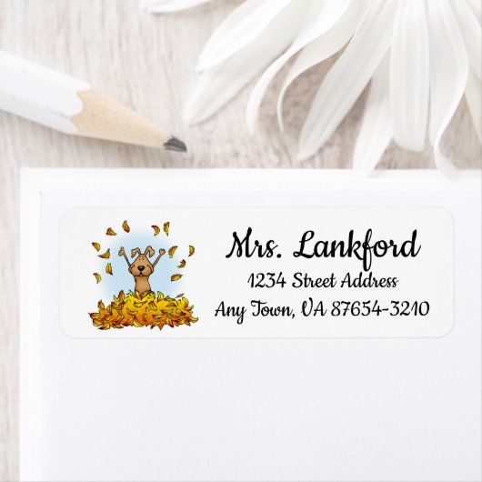 犬遊が積み重なった紅葉 – かわいい秋 ラベル (インサイチュ)