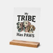 犬部族にはビンテージの足跡のデザインがある_1 アクリルサイン (傾斜)