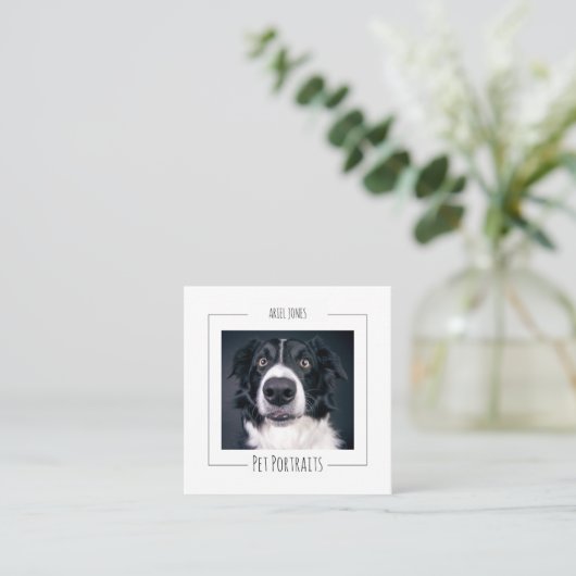 犬顔ペットポートレート写真家 スクエア名刺 (スタンド正面)