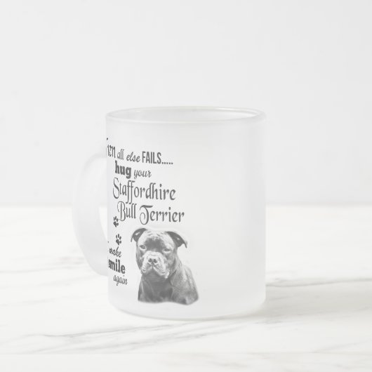 （犬）スタッフォードブルテリアーのかわいい犬種のスローガン フロストグラスマグカップ (正面左)