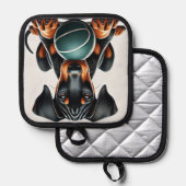 (犬)ドーベルマン・ピンシェルの子犬がボールを持つ 鍋敷き (正面/裏面)