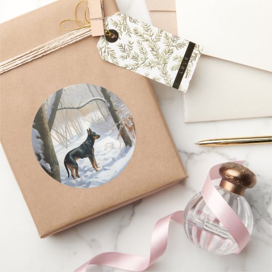 （犬）ドーベルマン・ピンシェルは雪のクリスマスを許す ラウンドシール (ギフト)