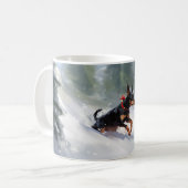 (犬)ドーベルマン・ピンシェルクリスマスの雪の冬 コーヒーマグカップ (正面左)