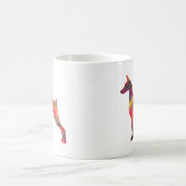 (犬)ドーベルマン・ピンシェル幾何学的パターンのシルエット コーヒーマグカップ (中央)