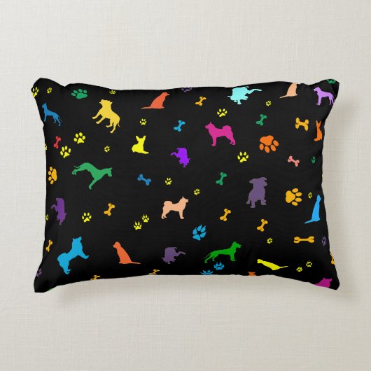 犬-犬犬の後をつけます-の多くはパターンの後をつけます アクセントクッション (正面)