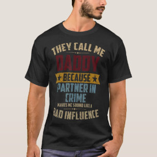 犯罪の父の日に私をパパのパートナーと呼ぶ Tシャツ