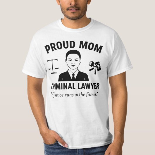犯罪弁護士の母であることを誇りに思う Tシャツ (正面)