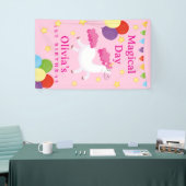 狂気の日の最初のかわいいピンクのユニコーン誕生日 横断幕 (トレードショー)