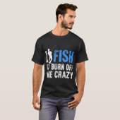 狂気を燃やすために釣りをする Fishing Tシャツ (正面フル)