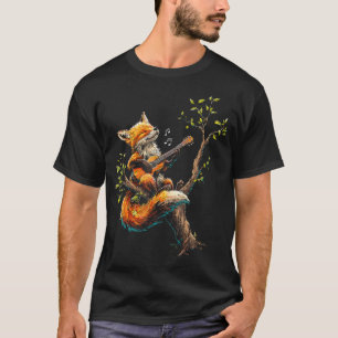 狐の木の上でギターを演奏する音楽家モチーフアート Tシャツ
