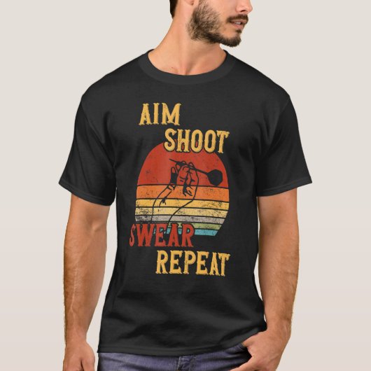 狙って撃って誓って繰り返すダーツ Tシャツ (正面)