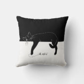 狡猾な黒猫は足を危険にさらしていた クッション (裏面)