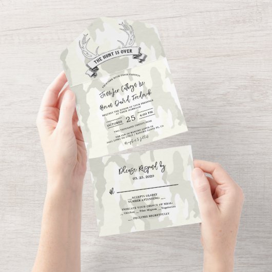 「狩りが終わった」素朴迷彩柄結婚式招待状 オールインワン招待状 (貼ってはがせる)