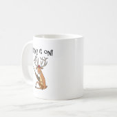 狩りのライフルおよび帽子を持つおもしろいなシカ コーヒーマグカップ (正面左)
