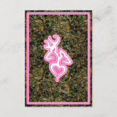 狩りの迷彩柄のピンクのカスタムな結婚式の方向 エンクロージャーカード (裏面)