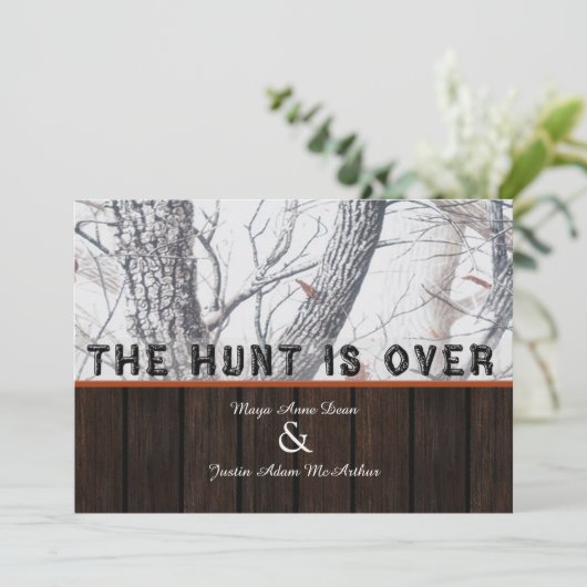 狩りは冬の迷彩柄の結婚式招待状にあります 招待状 (スタンド正面)