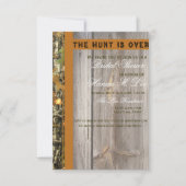 狩りは迷彩柄のブライダルシャワーの招待状にあります 招待状 (正面)