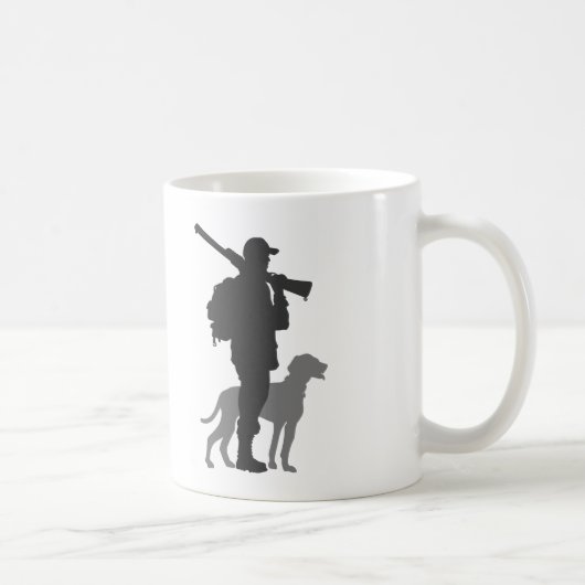 狩り犬とハンター – 背景色を選択 コーヒーマグカップ (右)