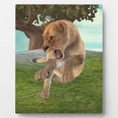 狩猟するライオン フォトプラーク (正面)