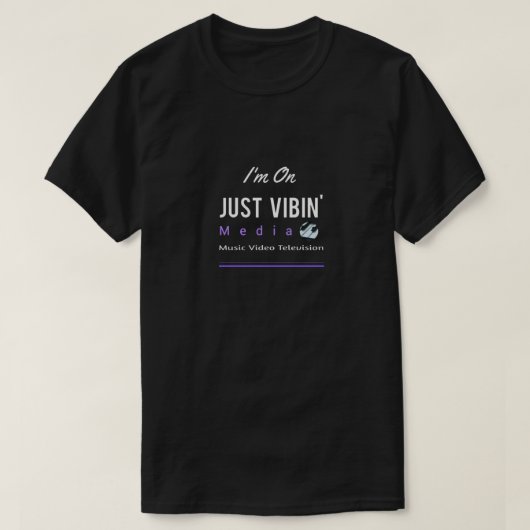 独占販売 Just Vibin' メディアアーティストTシャツ Tシャツ (デザイン正面)