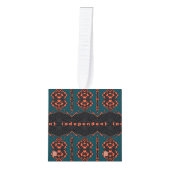 独立した誇りを持った キューブオーナメント (正面)