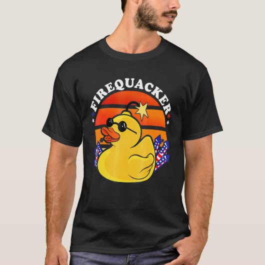 独立記念日の花火打ち上げアヒルのおもちゃ 赤 白 青 Tシャツ (正面)