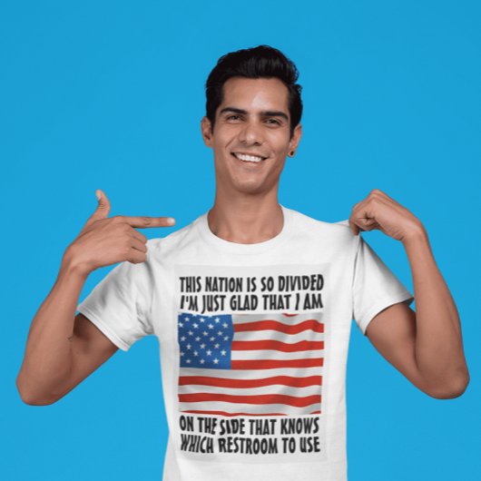 独立記念日 トイレの使い分けを知ってる Tシャツ