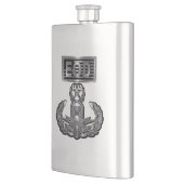 独自に設計された「マスター・ブラスター」 EOD フラスク (左)