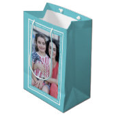 独自のアクアブルーのクリスマスホリデーフォトを作成 ミディアムペーパーバッグ (正面アングル)