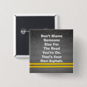 独自のアスファルトボタン 缶バッジ (正面&裏面)