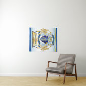 独自のエンブレムを作成ツリーブック鍵クラウン金ゴールドを青にする タペストリー (インサイチュ(横))