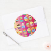 独自のカップケーキモノグラムおいしいスイーツを作成 ラウンドシール (封筒)