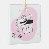 独自のギフトボックスと雪の結晶のクリスマスを作成 セラミックオーナメント (右)
