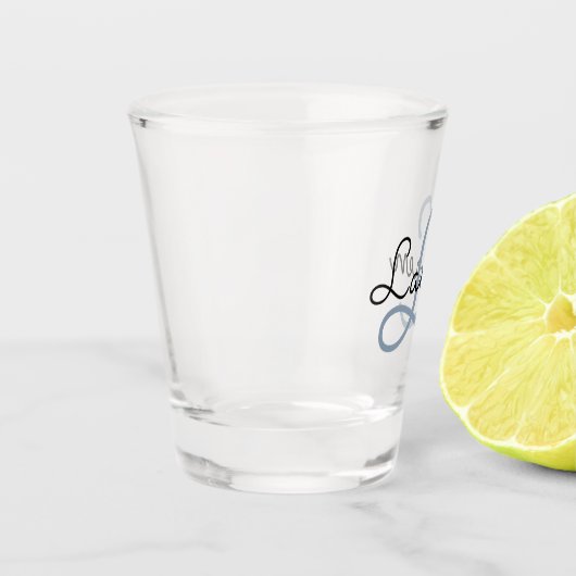 独自のスクリプトの作成モノグラムのイニシャルと名前 ショットグラス (左)