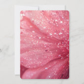 独自のソフトピンクのクローズアップファンタジー花を作成 招待状 (裏面)