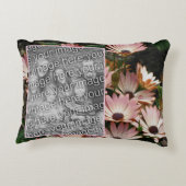 独自のピンクのアフリカの花のデイジー写真を作成 アクセントクッション (裏面)