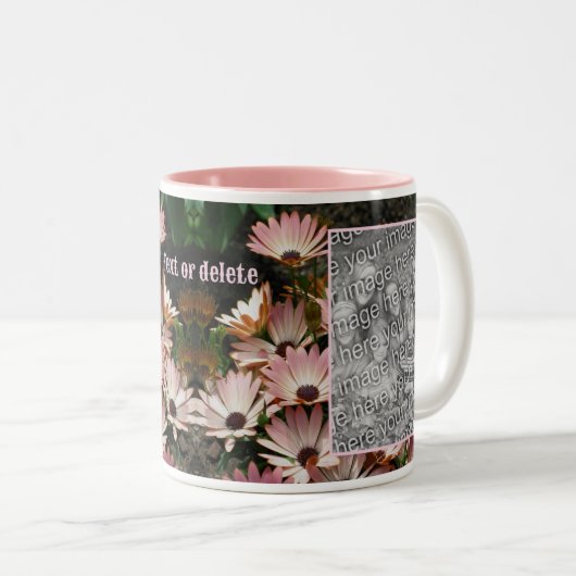 独自のピンクのアフリカの花のデイジー写真を作成 ツートーンマグカップ (正面右)