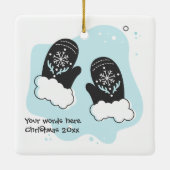 独自のレトロミッテンブルークリスマスを作成 セラミックオーナメント (裏面)