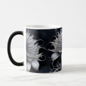 独自のロマンチックなゴシック色の花を作成する モーフィングマグカップ (左)