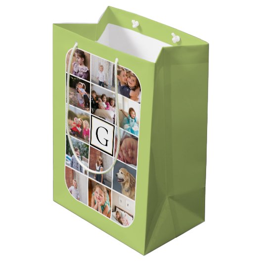 独自の写真コラージュ、モノグラムのライトグリーンを作成 ミディアムペーパーバッグ (裏面アングル)