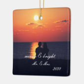 独自の初めてのクリスマス写真の結婚した作成 セラミックオーナメント (左)