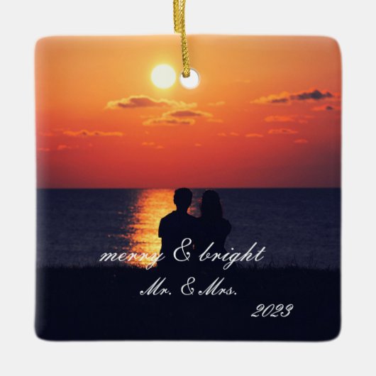 独自の初めてのクリスマス写真の結婚した作成 セラミックオーナメント (正面)