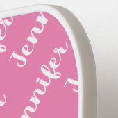 独自の名前をピンクパーソナライズされた色に作成 ピックルボールラケット (左詳細)