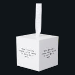 独自の引用文 キューブオーナメント<br><div class="desc">ミニマルパーソナライズされたなタイプライターのタイポグラフィでカスタムあなた自身のクリスマスツリーの装飾を作成しなさい。</div>