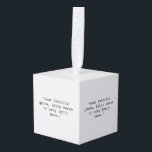 独自の引用文 キューブオーナメント<br><div class="desc">ミニマルパーソナライズされたなタイプライターのタイポグラフィでカスタムあなた自身のクリスマスツリーの装飾を作成しなさい。</div>