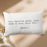 独自の引用文 ランバークッション<br><div class="desc">独自の引用文カスタム装飾用クッションを作成する。ミニマルなタイプライタータイポグラフィ。</div>