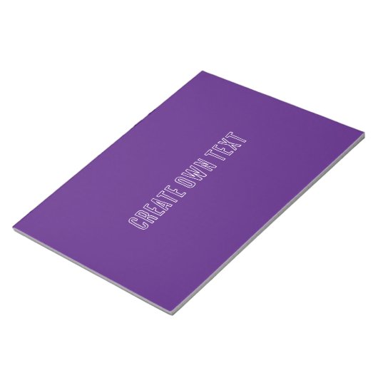 独自の文字王室のを作成するPurple Background Student ノートパッド (アングル)