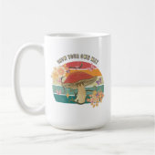 独自の方法で成長レトロキノコ コーヒーマグカップ (左)