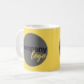 独自の目を引く黄色のビジネスロゴを作成 コーヒーマグカップ (正面左)