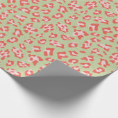 独自の赤とピンクのヒョウ印刷グリーンを作成する ラッピングペーパー (角)